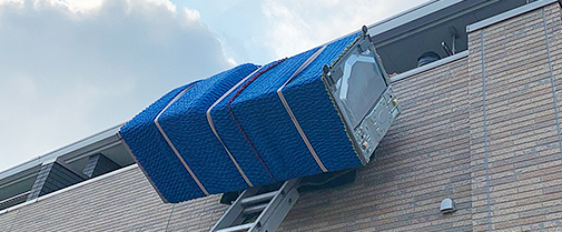 吊り作業で安全に上階の家電を搬出