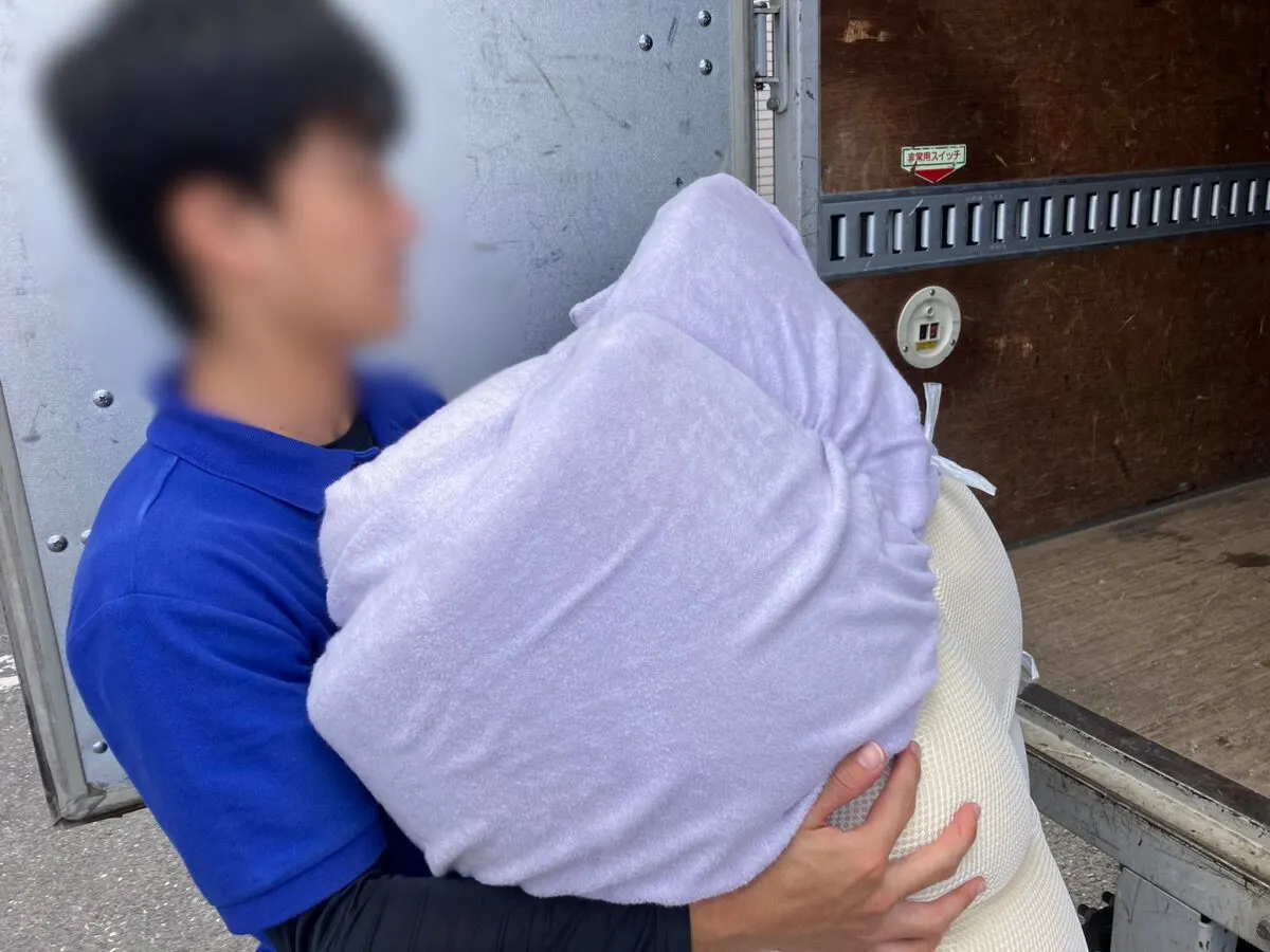 「1LDKのマンションからカラーボックスを回収させていただきました」作業写真
