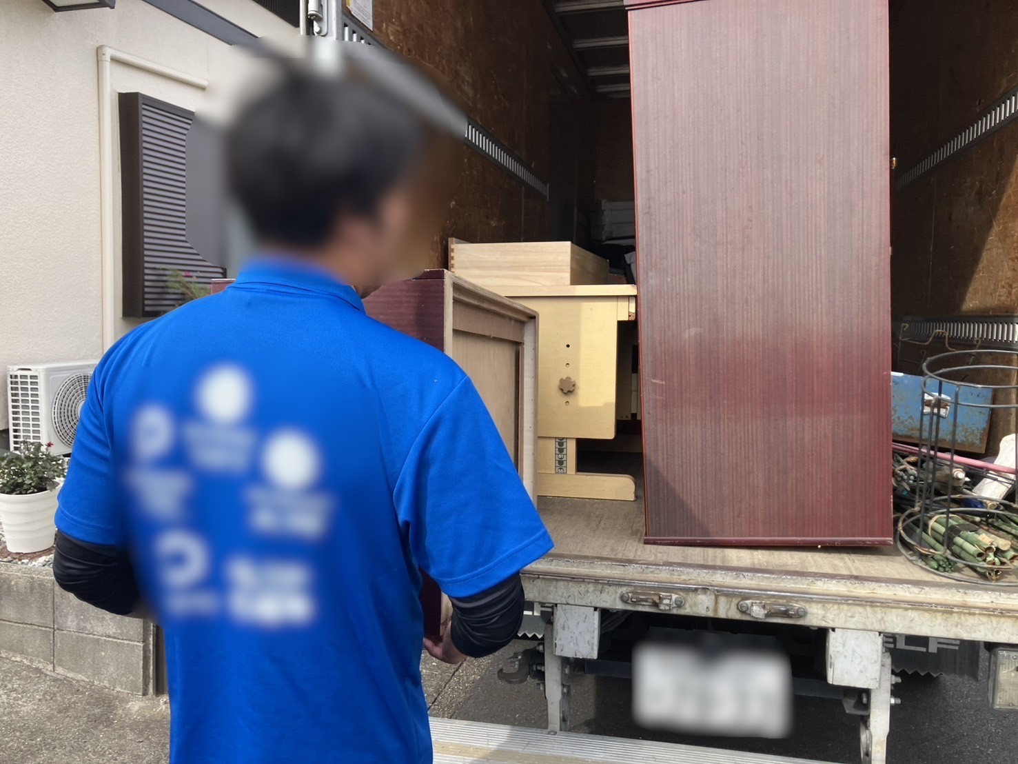 「2LDKのマンションのお部屋から洋服タンスを回収しました」作業写真